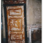9.	Una delle porte del primo piano.
